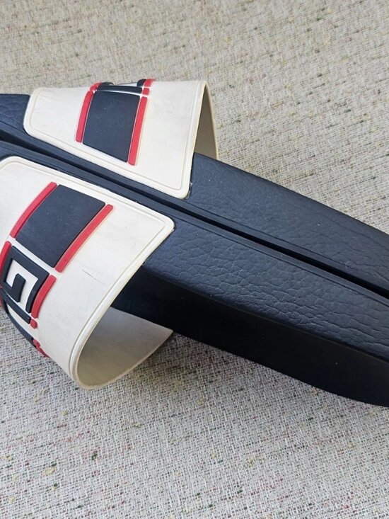 Gucci Men Sandal Shoes Slide Beige/Black Tone Rubber Size 9 Made in Italy Auth main image 8